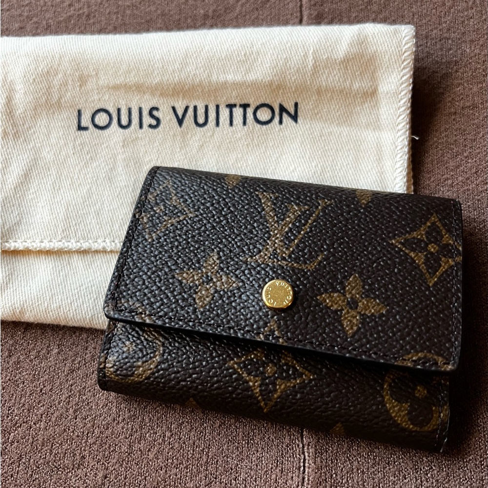 Louis Vuitton Monogram Micro wallet in Fuchsia. New condition, never used.